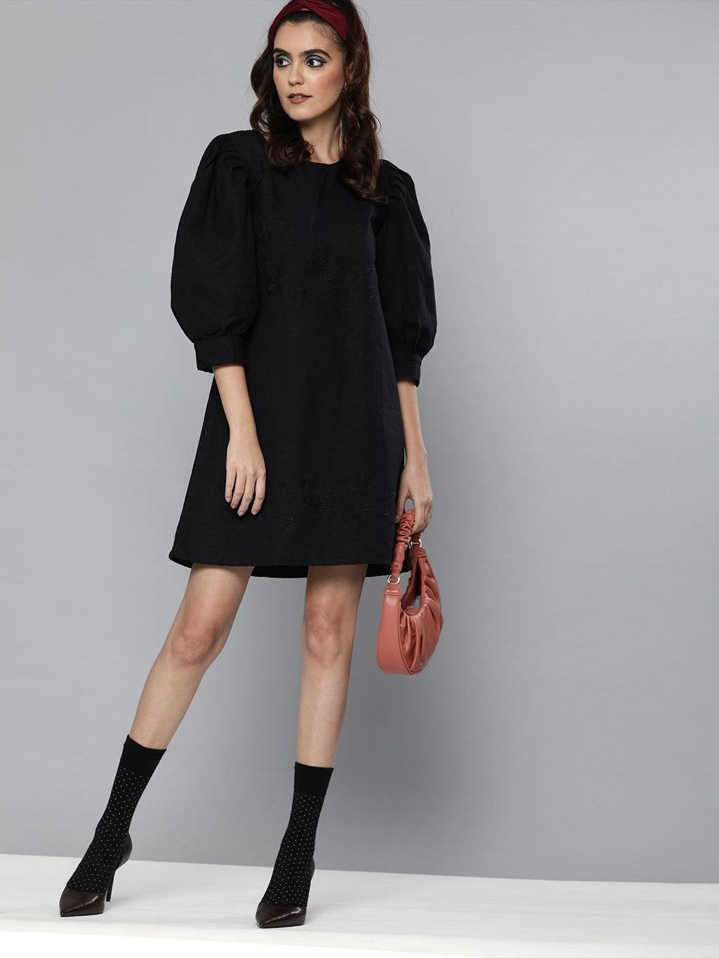 Scoup Volume sleeves embroidered Linen dress