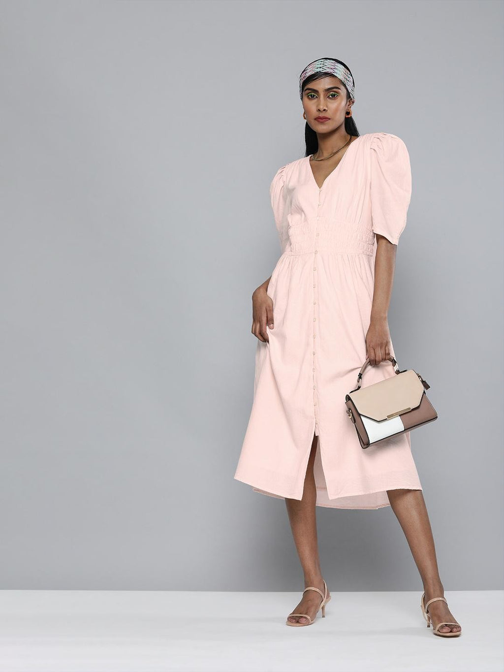 scoup Light weight denim dobby shift dress, has a round neck, three-quarter puff sleeves, and slightly flared hem. 