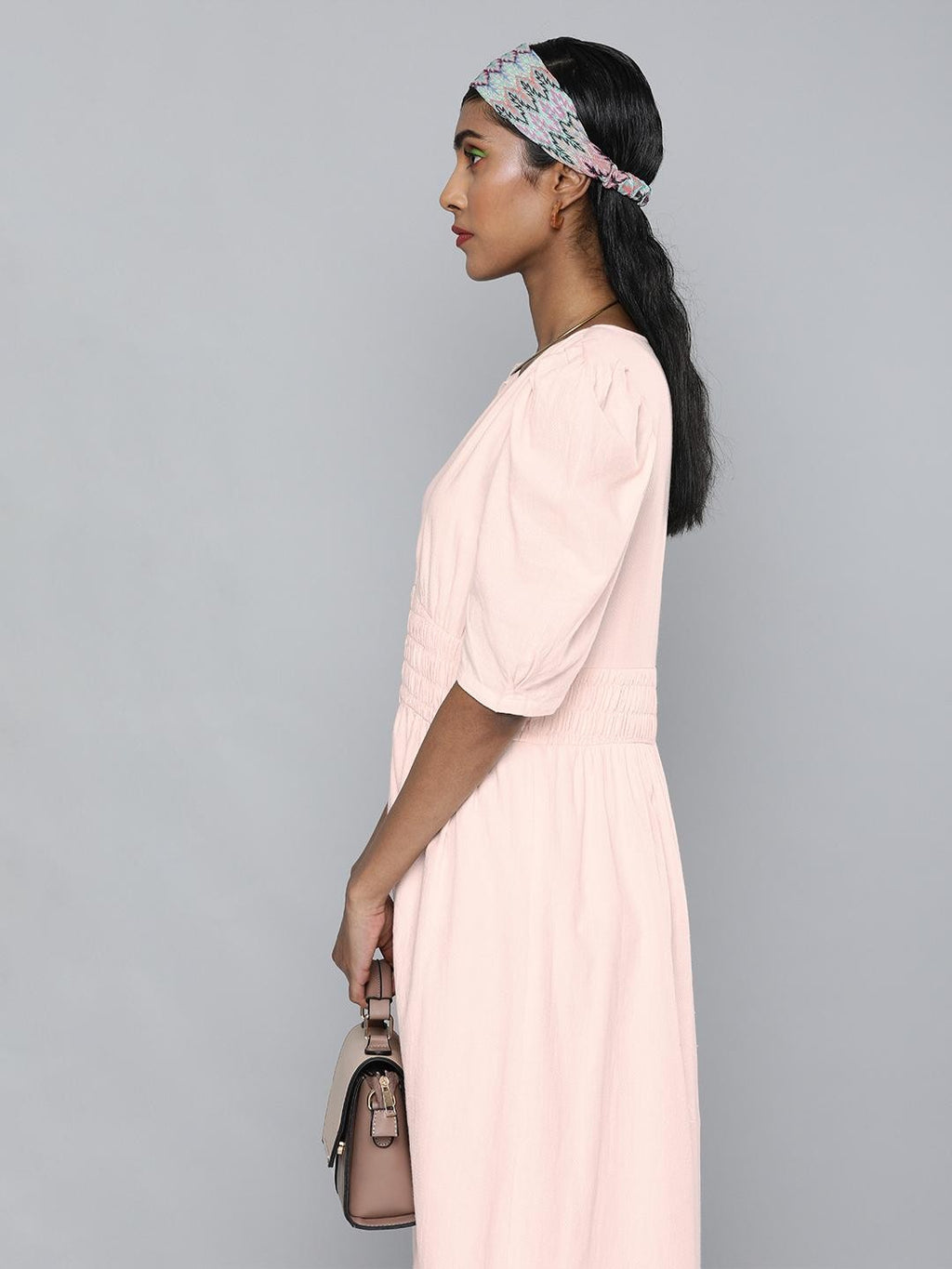 scoup Light weight denim dobby shift dress, has a round neck, three-quarter puff sleeves, and slightly flared hem. 